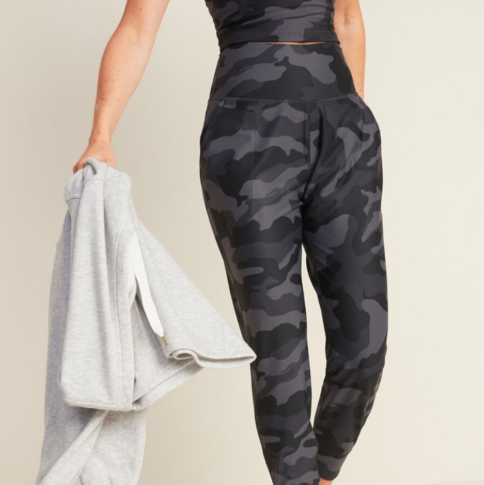 Old Navy Camo Joggers XS black